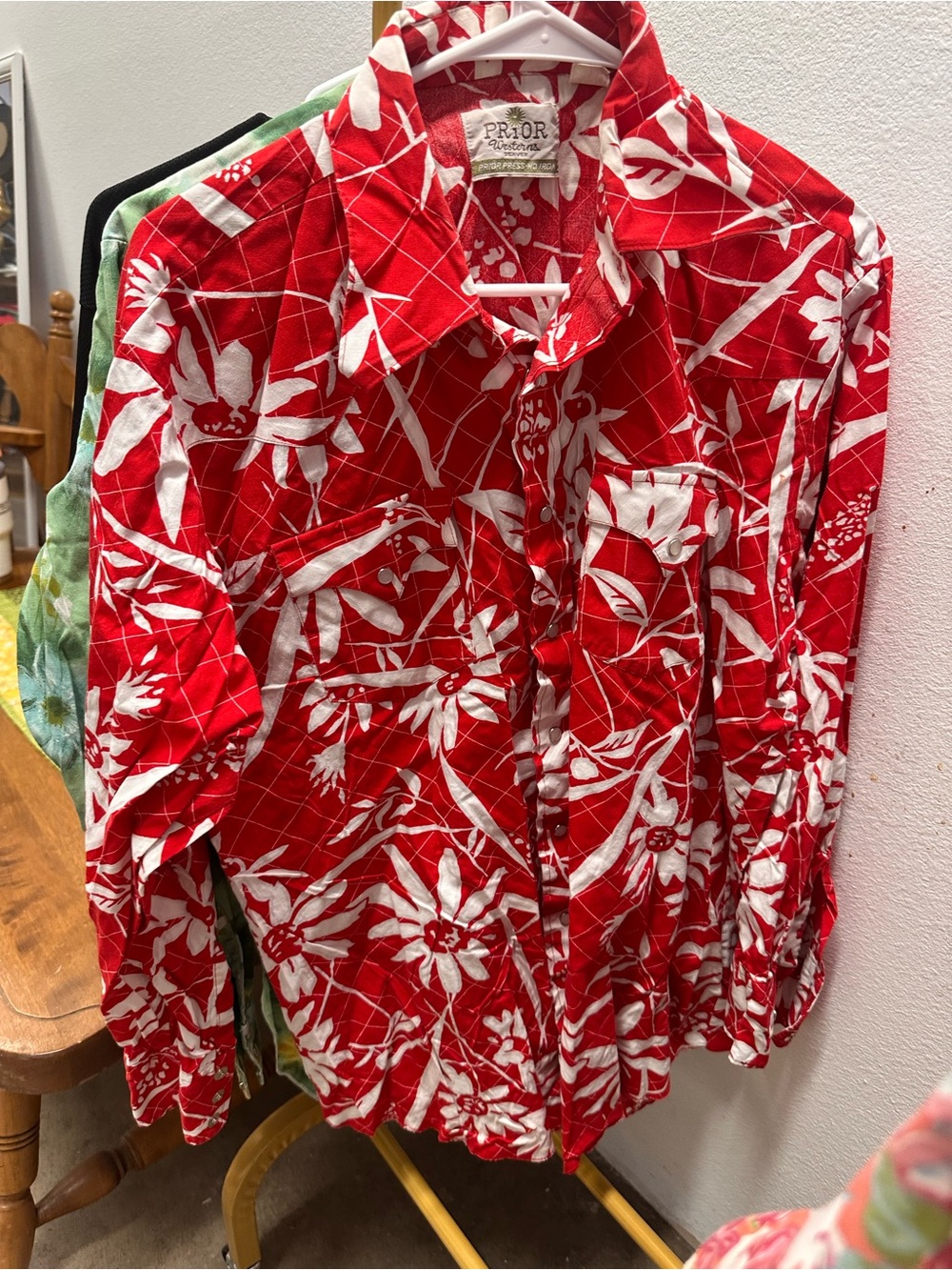 Vintage-Inspired Red Floral Button-Up Shirt